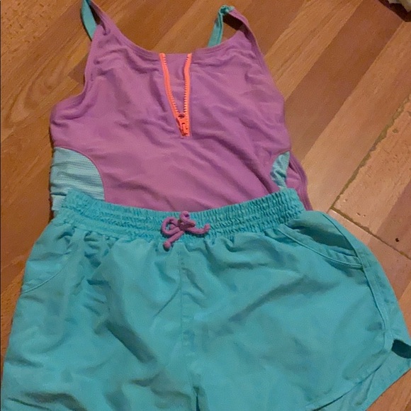 A bathing suit - Picture 1 of 1